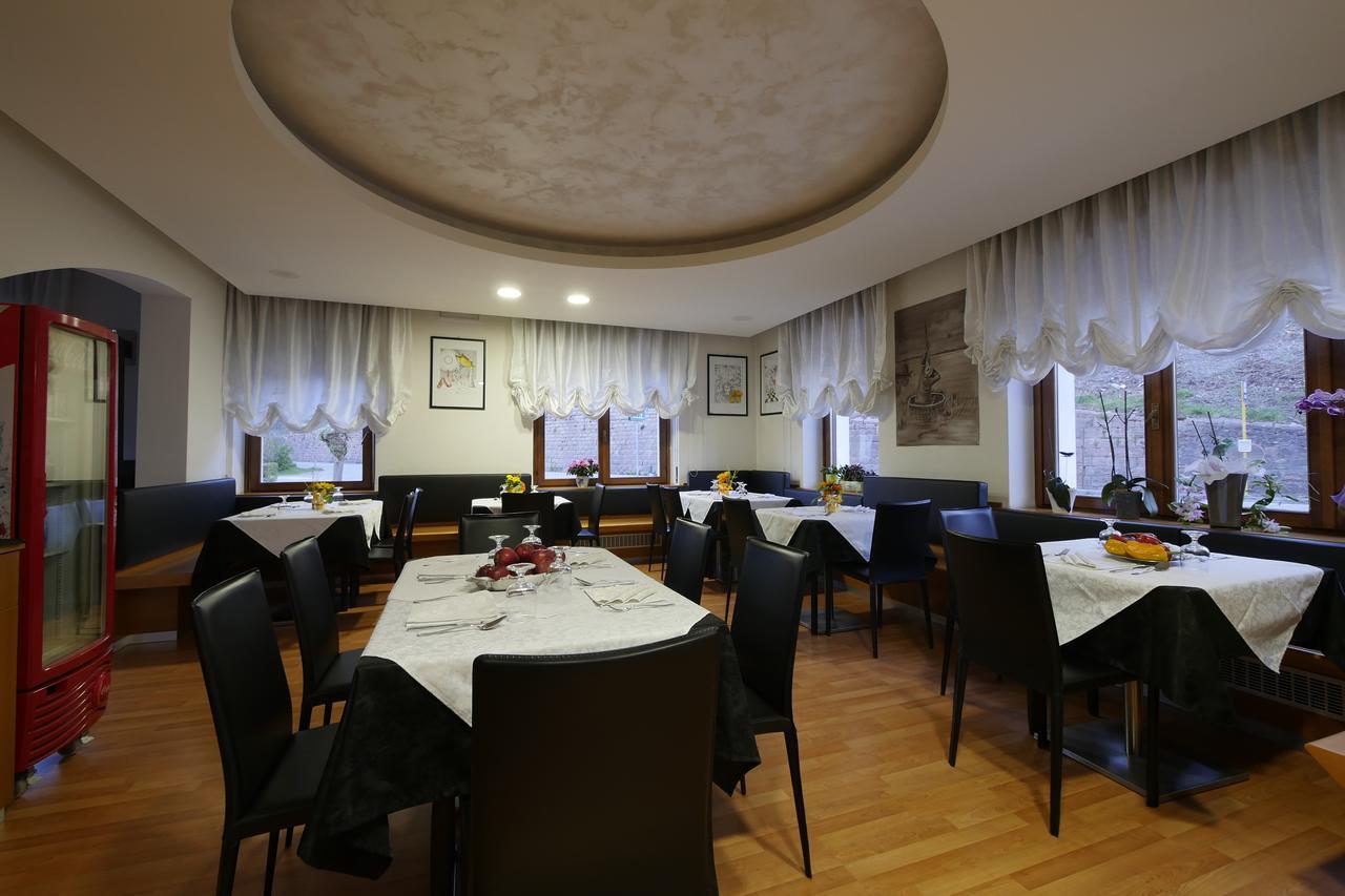 Albergo De March Farra d'Alpago Exteriér fotografie