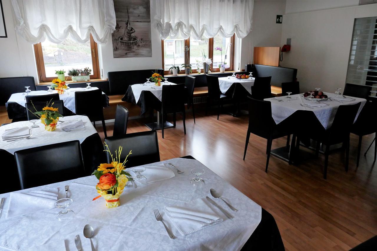 Albergo De March Farra d'Alpago Exteriér fotografie