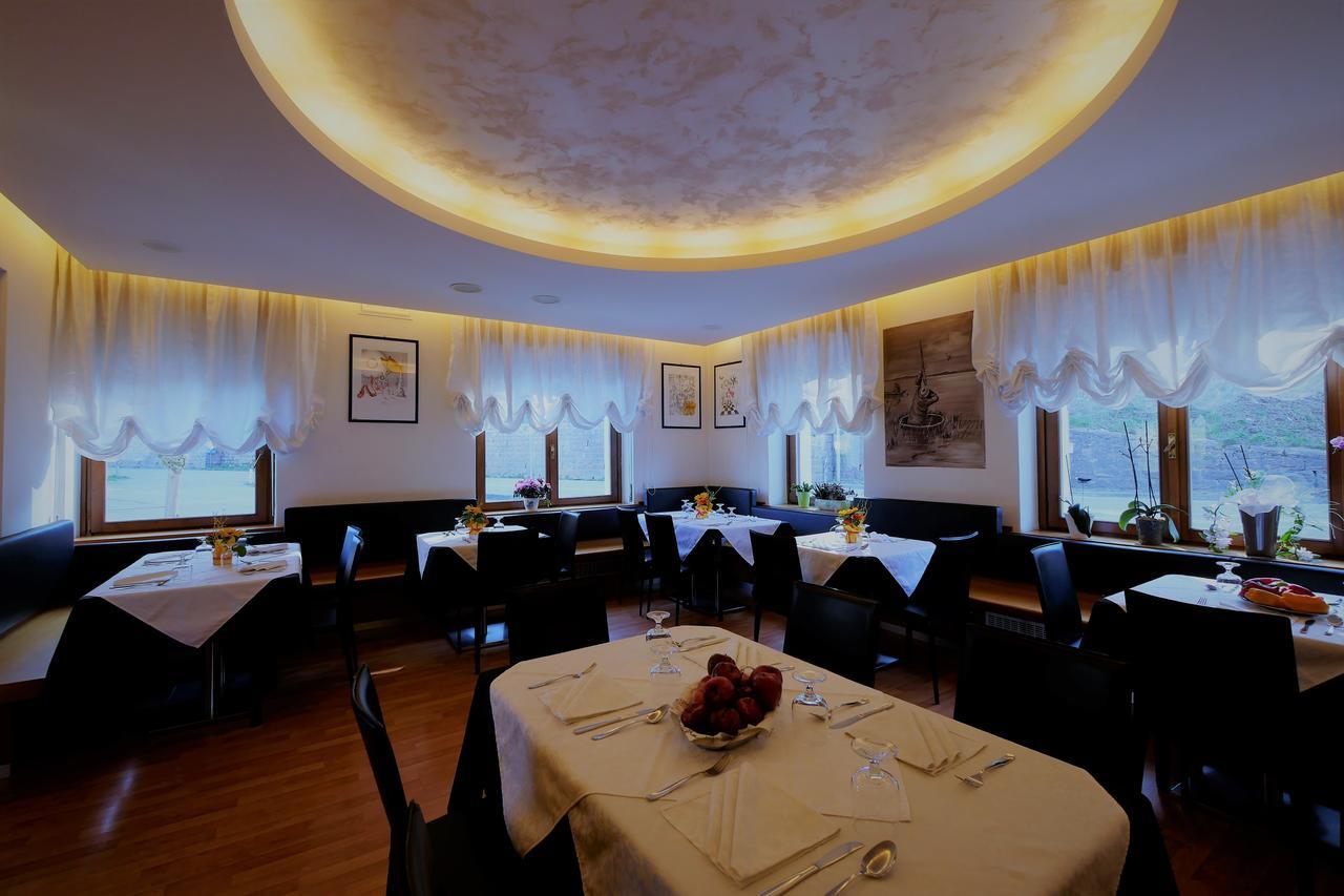 Albergo De March Farra d'Alpago Exteriér fotografie